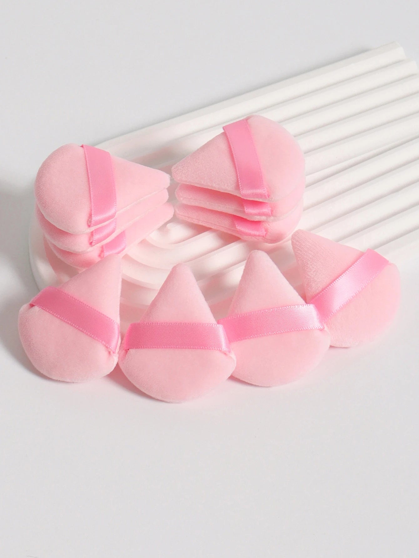 50 Pcs Large Triangular Powder Puff + 50 Pcs Mini Triangular Powder Puff, Makeup Set, Ensuring Even Makeup Application.