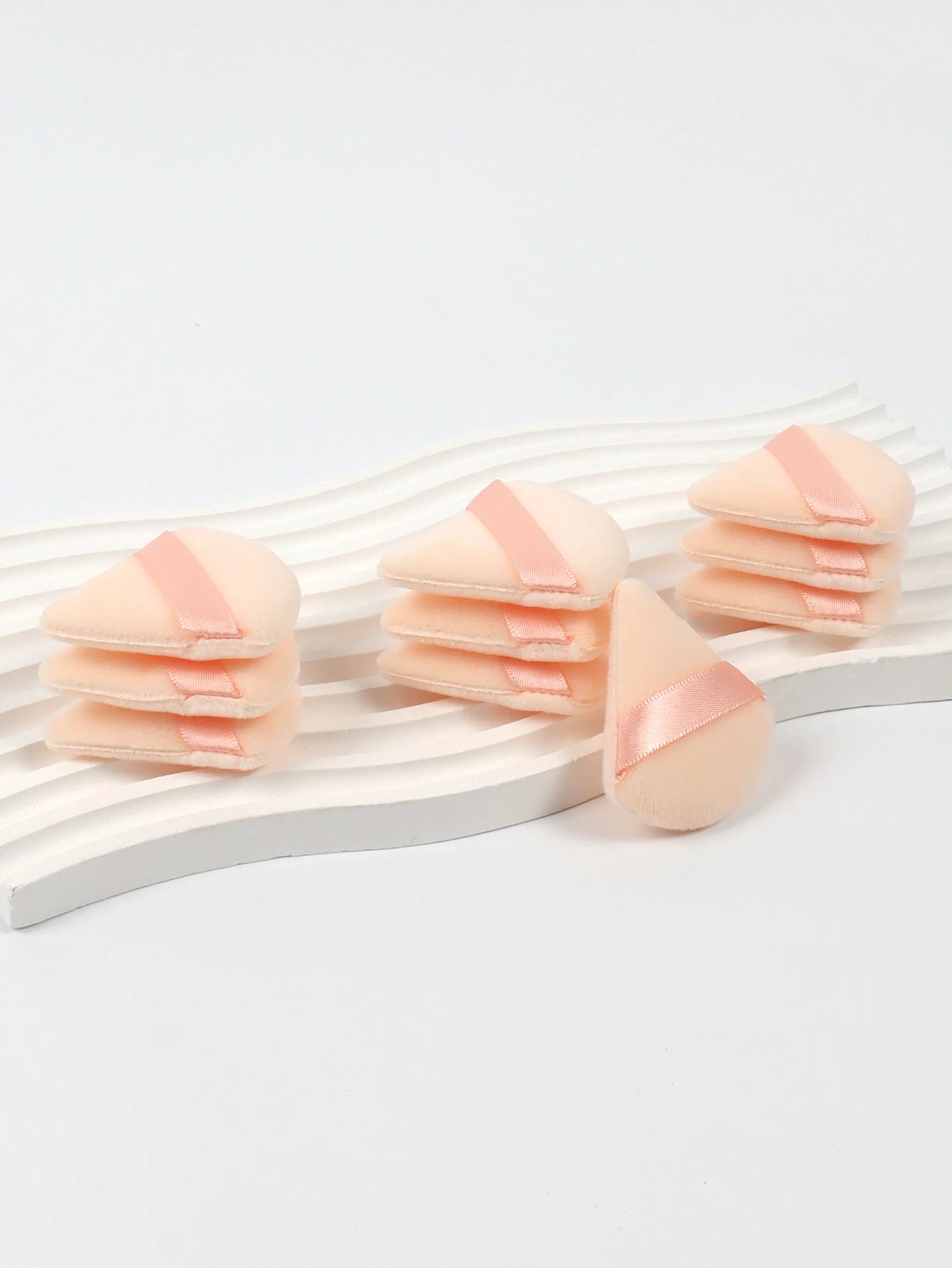 50 Pcs Large Triangular Powder Puff + 50 Pcs Mini Triangular Powder Puff, Makeup Set, Ensuring Even Makeup Application.